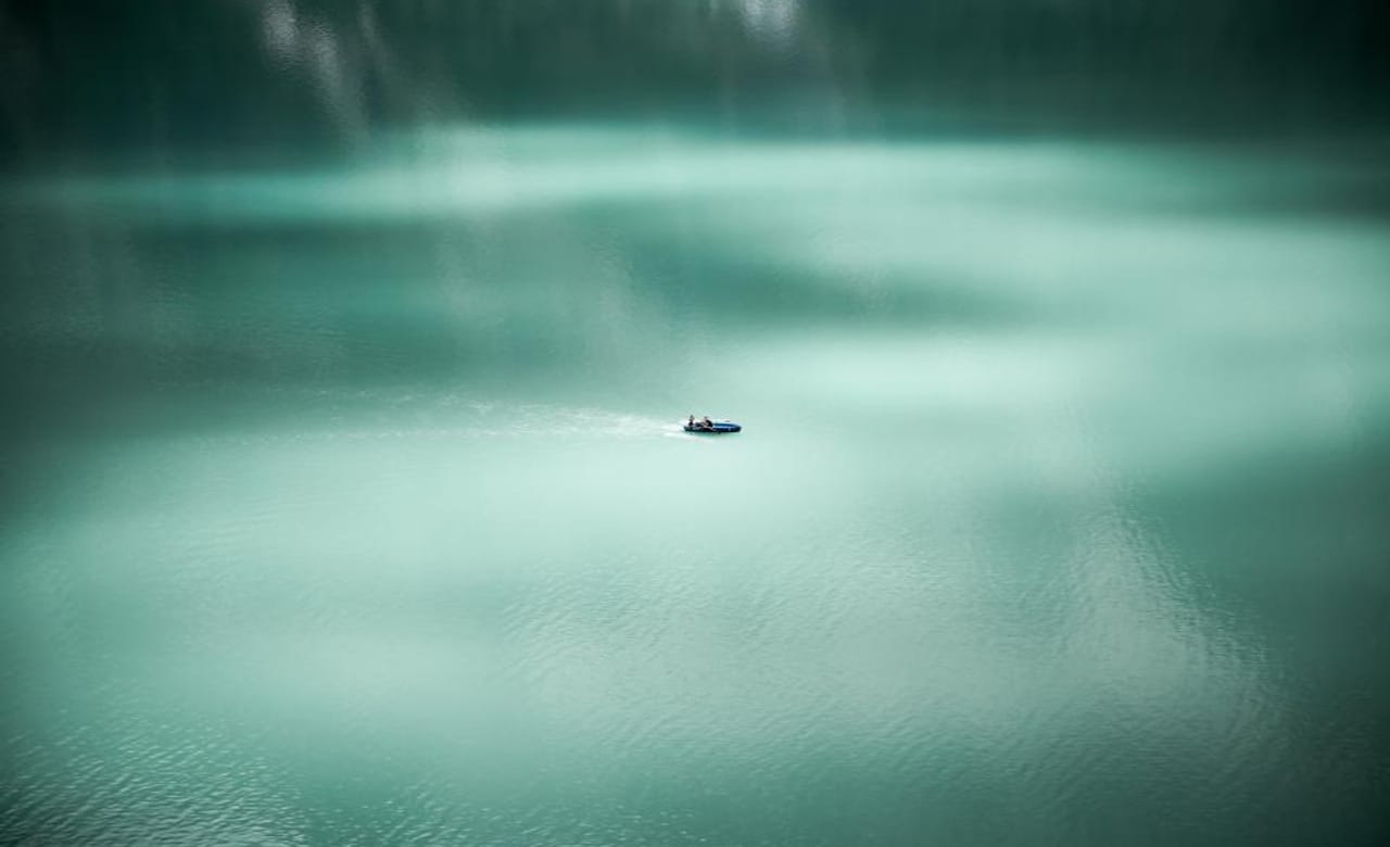 Segelboot auf dem See (Illustrationsbild)